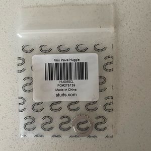 Studs mini pave silver hoop earring